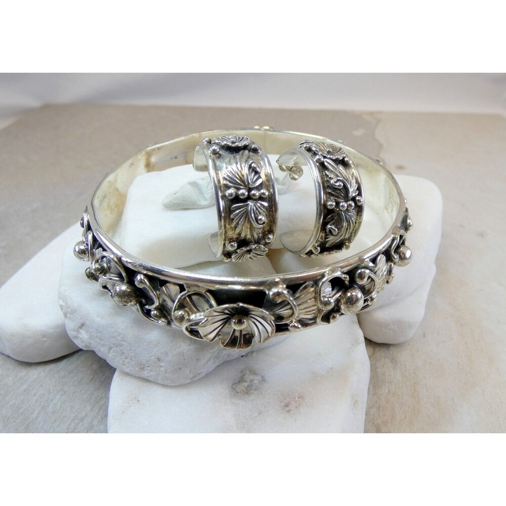 NAVAJO Keith James Vintage Bangle Bracelet and Earrings SET High Relief 52 grams